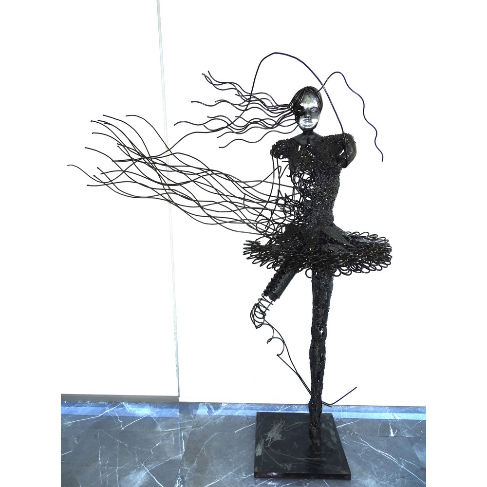 DS 1 Sculpture danseuse en métal recyclé