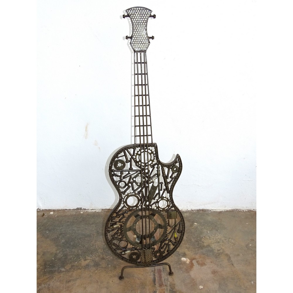G9/3P Sculpture petit guitare en métal recyclé